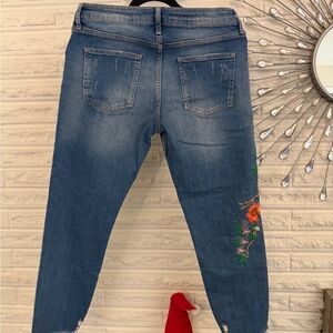 Zara Blue Cropped Jeans with Floral Embroidery